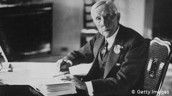 Eu não creio que exista qualquer outra qualidade tão essencial ao sucesso  de qualquer tipo como a perseverança.” John Davison Rockefeller  (1839-1937), investidor e empresário norte-americano, foi um dos  responsáveis por criar